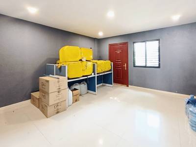 94.6平方米土地面积的CommercialShophouse出租，价格$1,000