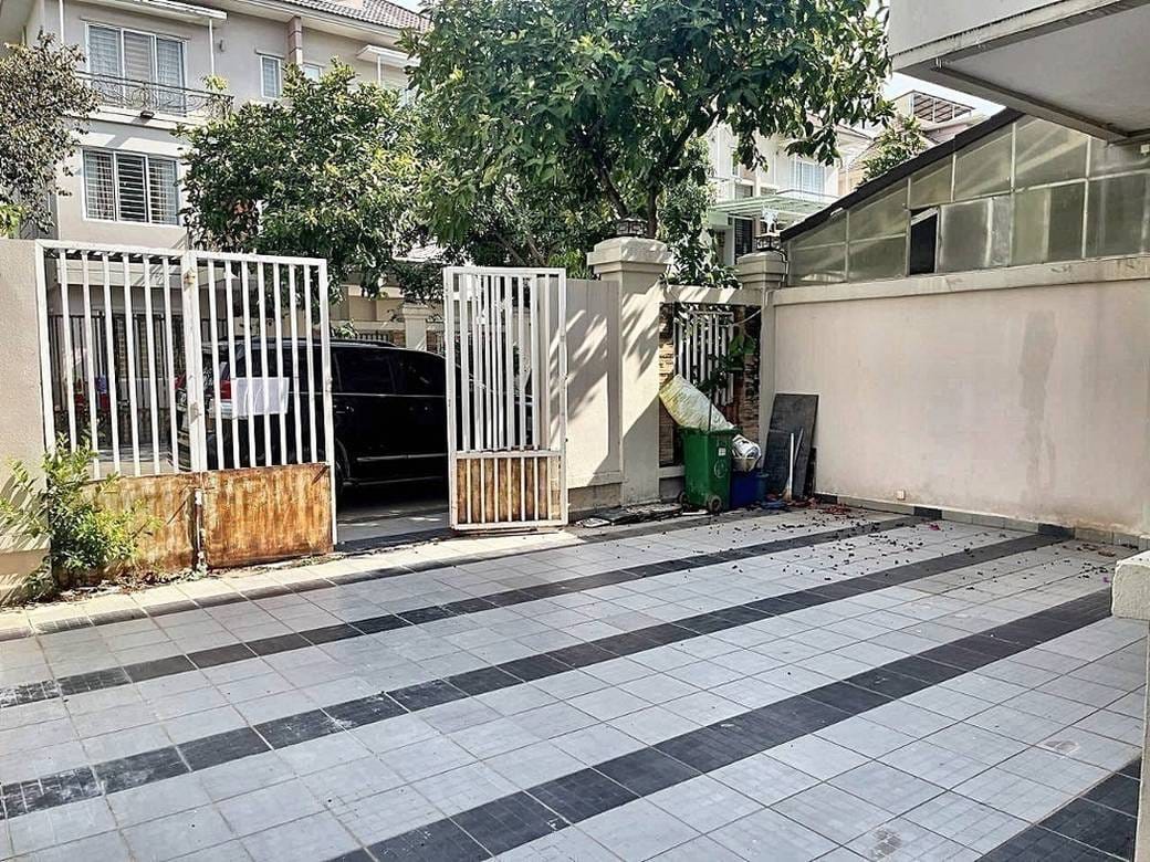 Villa Jumelle À louer de 168 m² de terrain