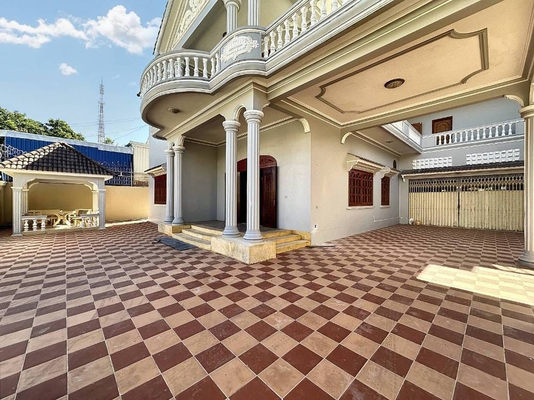 $2,500 Villa