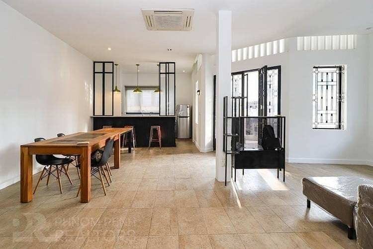 Maison mitoyenne À louer à Phsar Chas, Daun Penh, Phnom Penh
