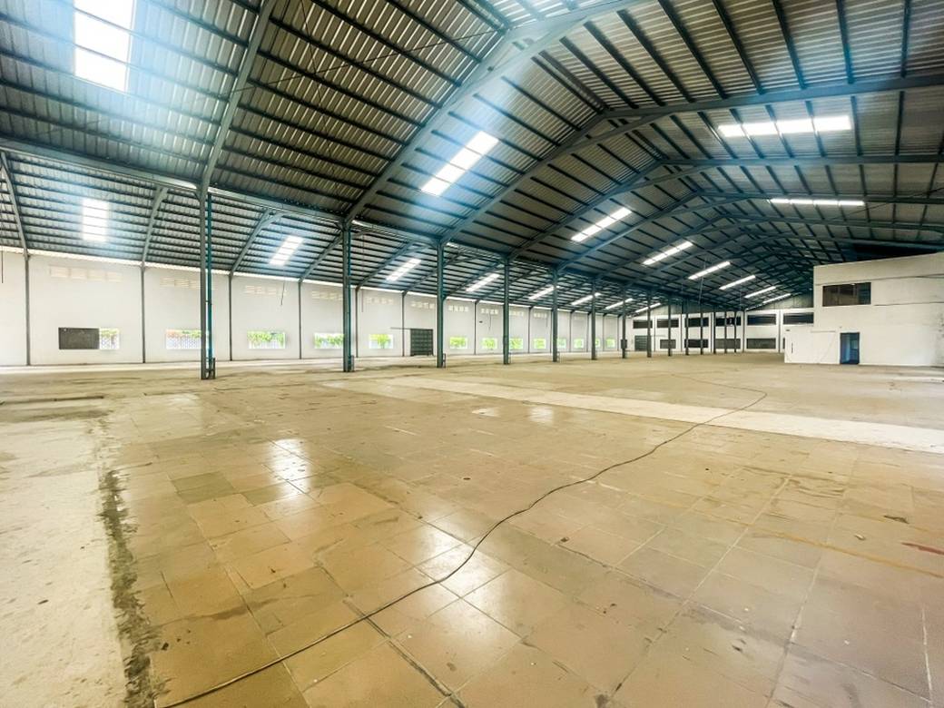 Ta Khmau3,600平方米使用面积仓库出租