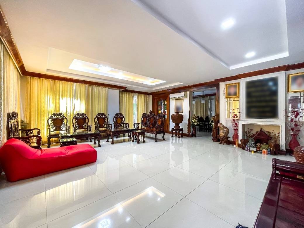 $4,000 Villa