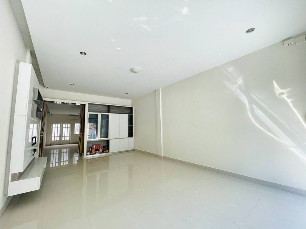 Nirouth Shophouse For Sale in Nirouth
