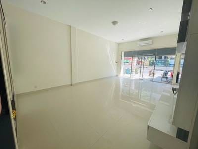 Chbar Ampov Shophouse For Sale in Chbar Ampov