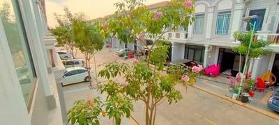 Zařízeno Řadový dům For Sale & Rent