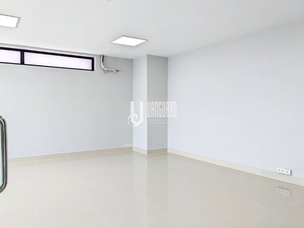 268 sqm Living Size Kanceláře K pronájmu in Chamkarmon