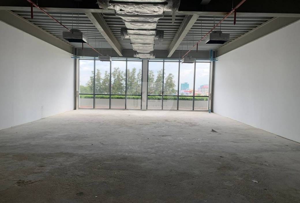111 sqm Land Size Kanceláře K pronájmu