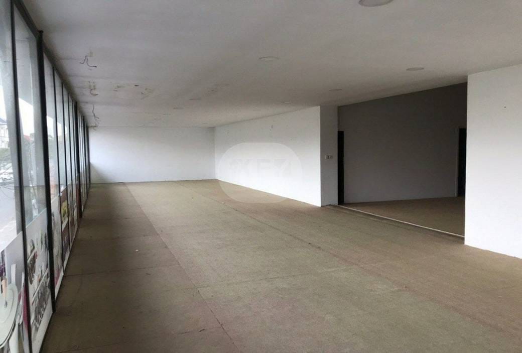 600 sqm Land Size Budova K pronájmu