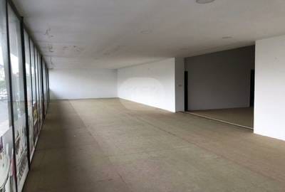 600 sqm Land Size Budova K pronájmu