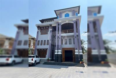 $700,000 Vila