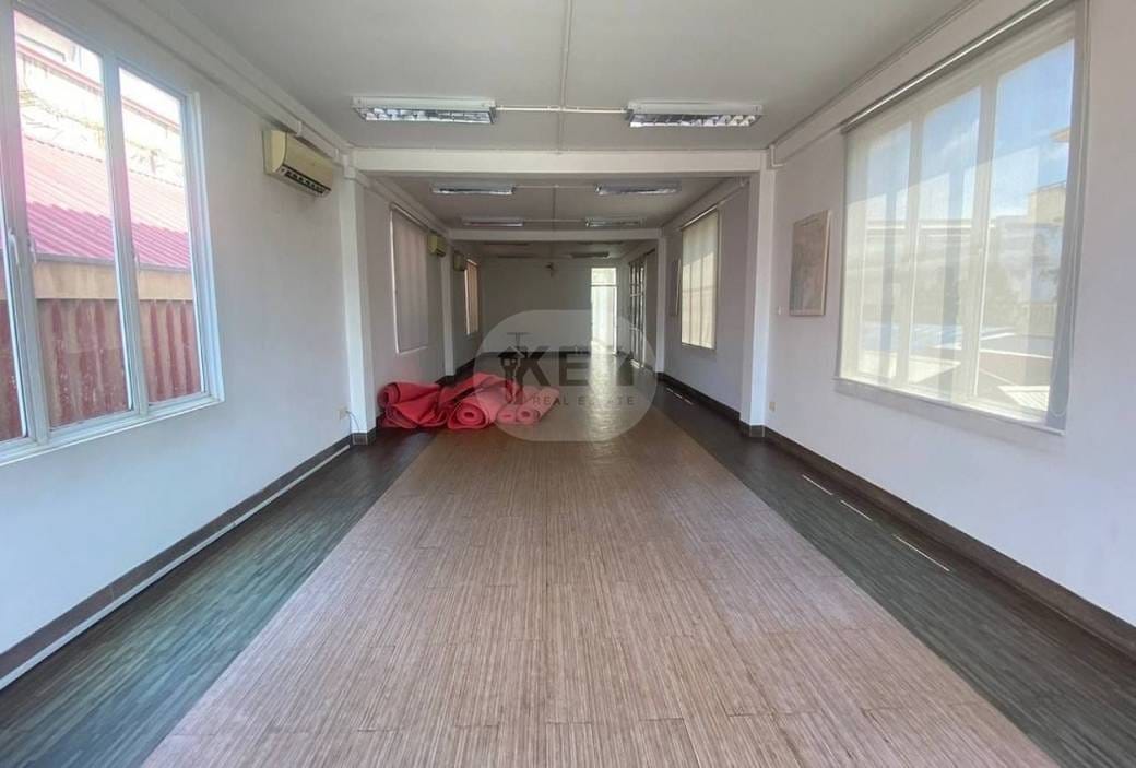 512.4 sqm Land Size Budova K pronájmu