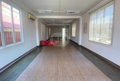 512.4 sqm Land Size Budova K pronájmu