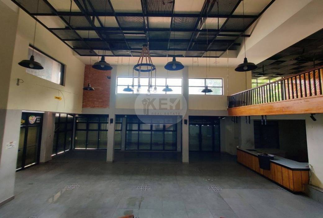 Bâtiment For Sale & Rent de 273 m² de terrain