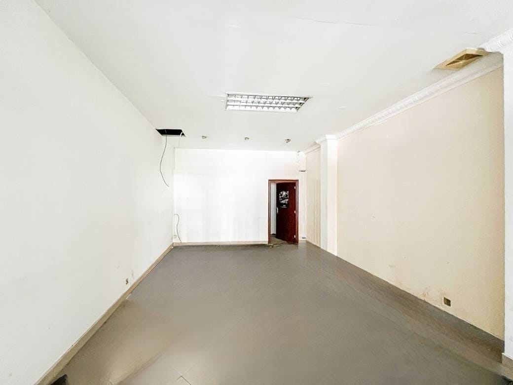 អាគារ For Sale & Rent នៅDaun Penh តម្លៃ $3,800,000