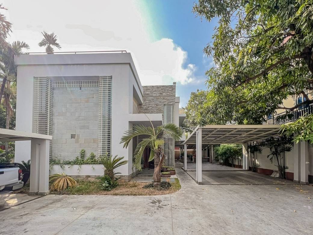 $2,870,000 Villa