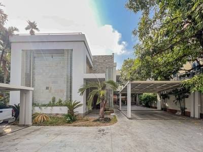 $2,870,000 Villa