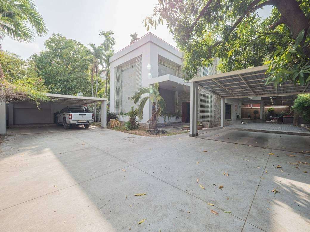 803 sqm Land Size Villa For Sale