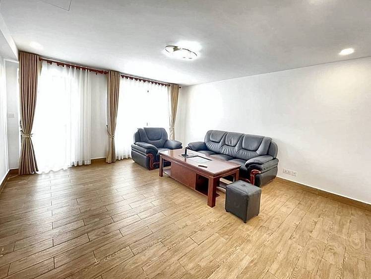 Willa Na wynajem z 5 sypialniami za $2,900