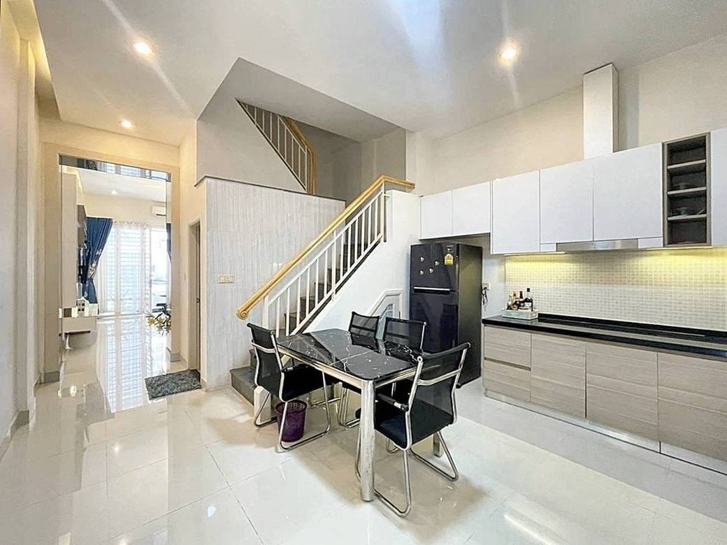Furnished Shophouse For Sale