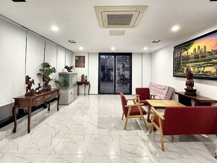 CommercialShophouse สำหรับเช่า ใน Chroy Changvar, Phnom Penh