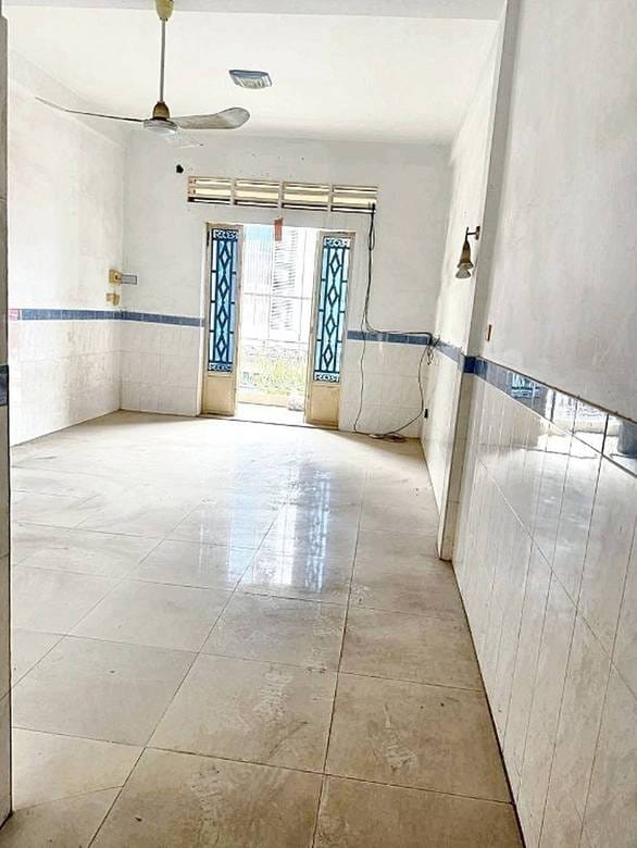102.5平方米土地面积的CommercialShophouse出租，价格$1,600