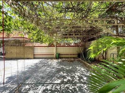 $1,800 Vila