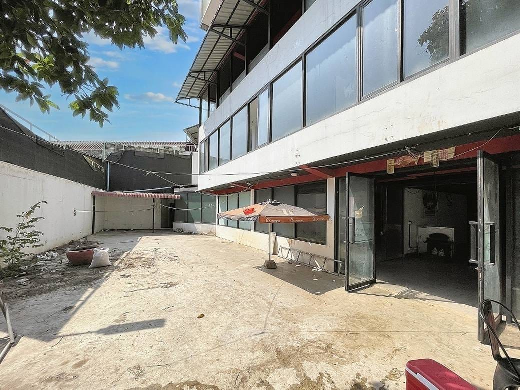 648 sqm Living Size Building For Sale in Meanchey