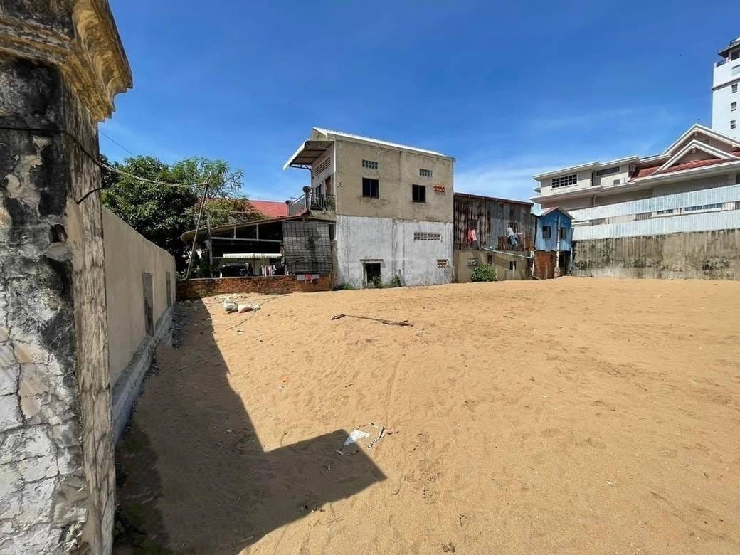 Lot For Rent in Chamkarmon $2,200
