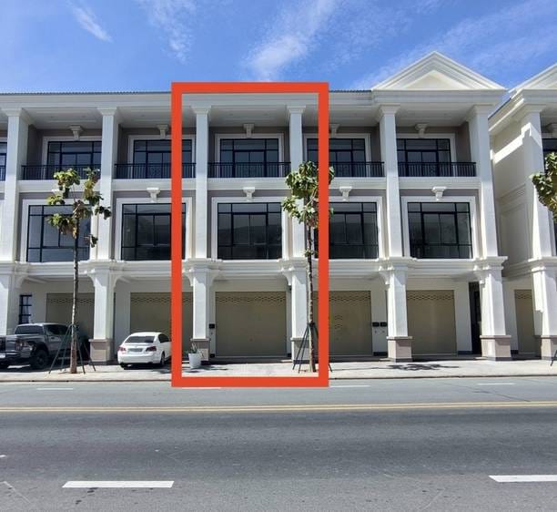 $390,000 CommercialShophouse
