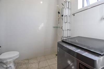 แฟลตเฮ้าส์ สำหรับเช่า ใน Boeng Keng Kang $330