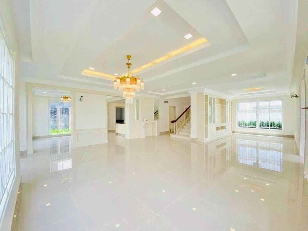 $980,000 Vila