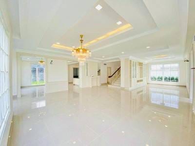 $980,000 Vila