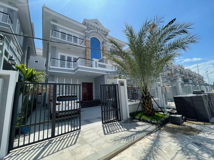 Twin Villa For Rent in Preaek Lieb, Chroy Changvar, Phnom Penh