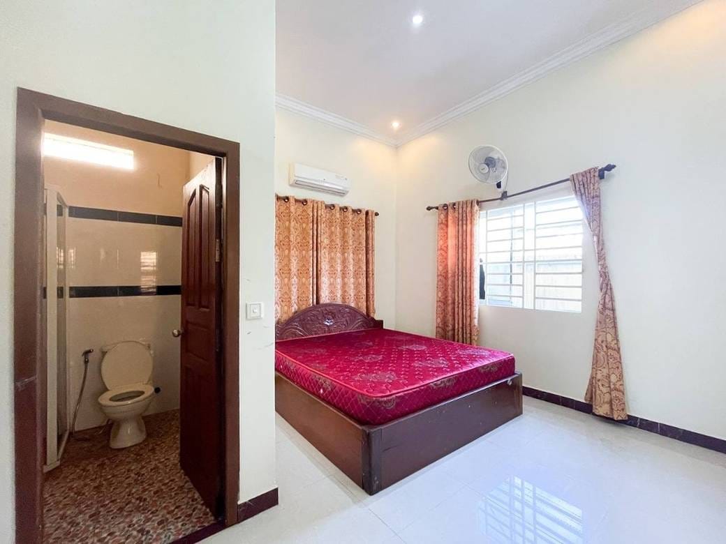 វីឡា សំរាប់ជួល មានកន្លែងចតរថយន្ត 2