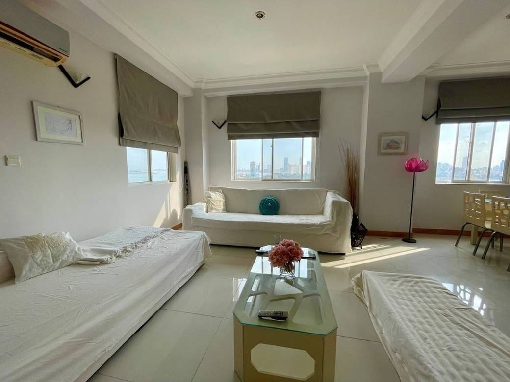 $600 Condo