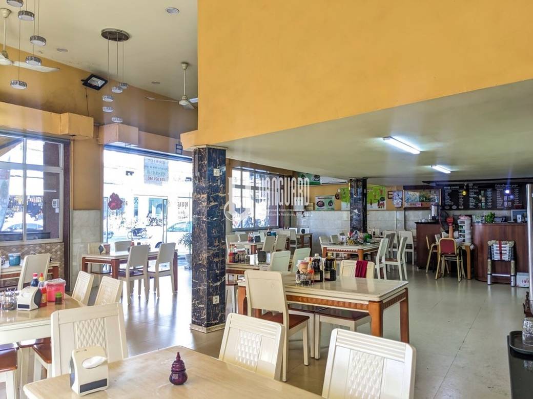Shophouse K pronájmu with 7 Parking Space