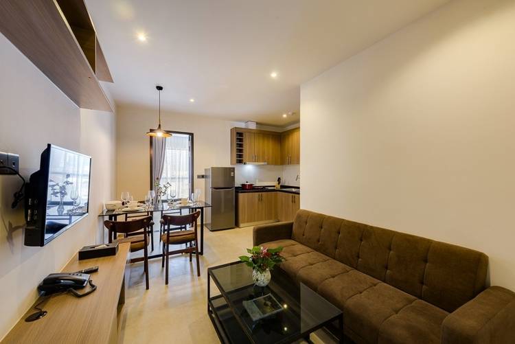 01 BED ROOM / 105 HOTEL & APARTMENT 