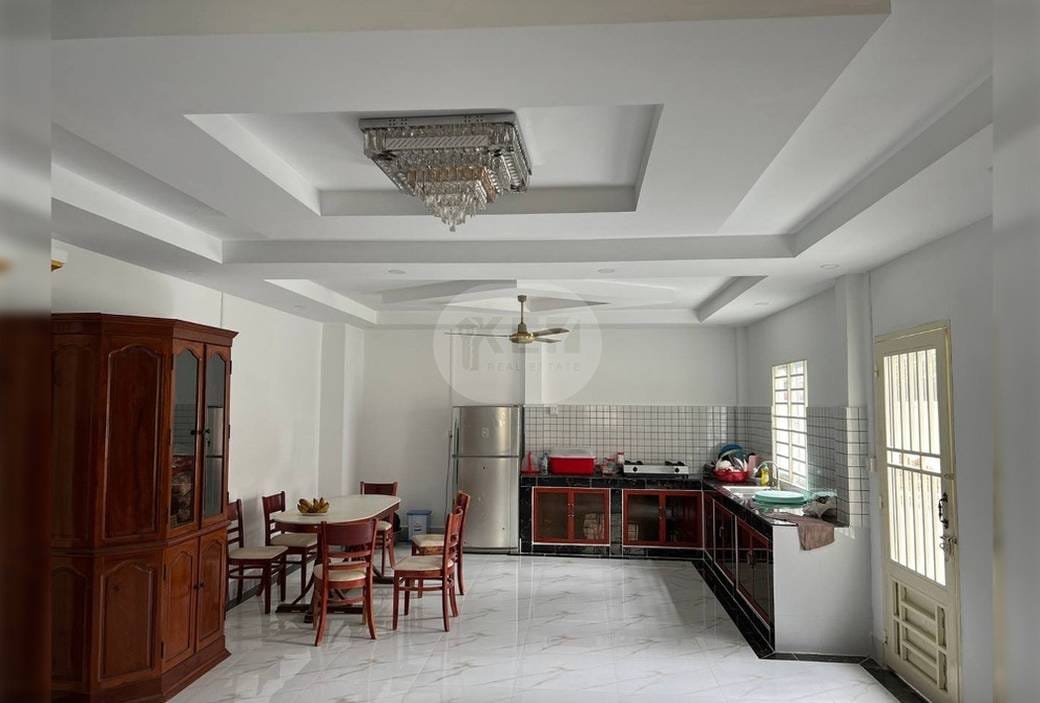 1,440 sqm Land Size Villa For Rent