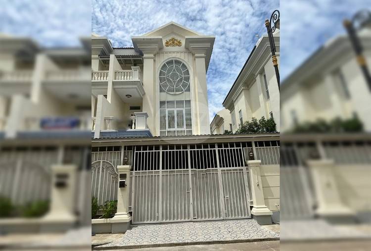 Twin Villa For Rent in Preaek Lieb, Chroy Changvar, Phnom Penh