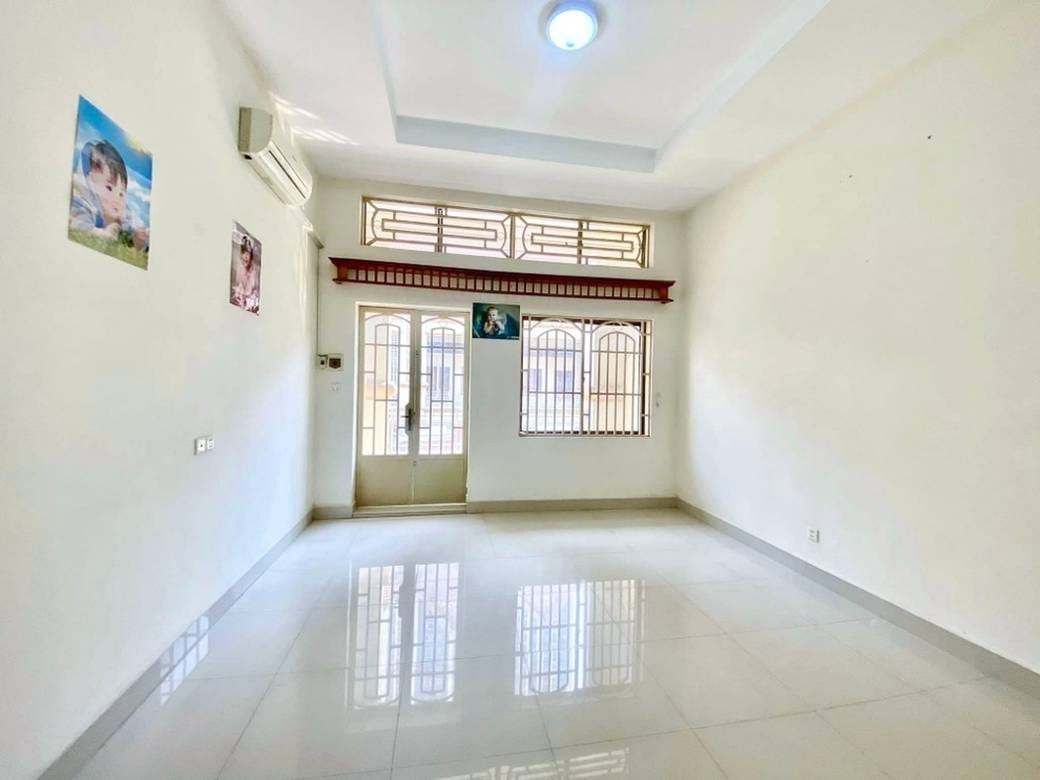 252 sqm Land Size Flat House K pronájmu