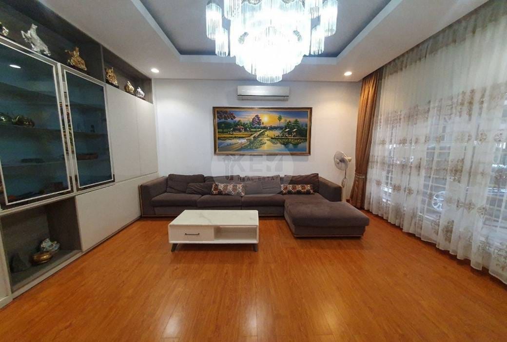 Chbar Ampov에 있는 쌍둥이 별장 매매 $360,000