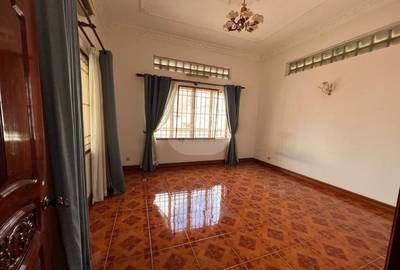 644 sqm Land Size Villa For Sale & Rent