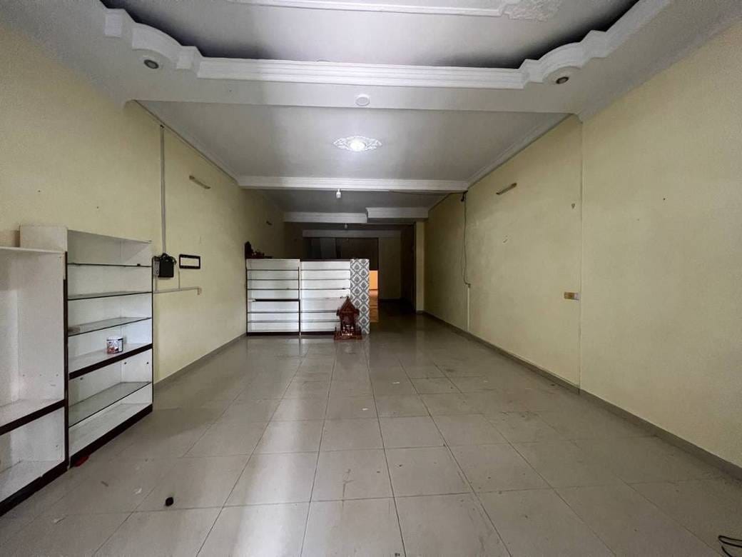 $1,100,000 Flat House