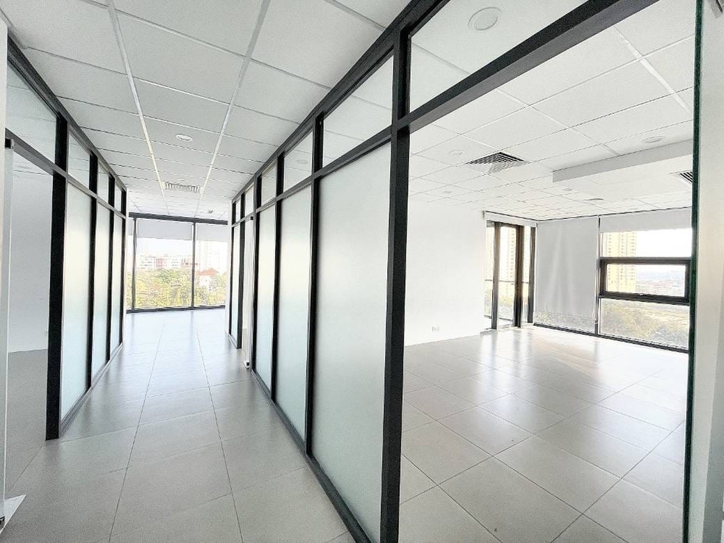 130 sqm Living Size Offices For Rent in Chamkarmon
