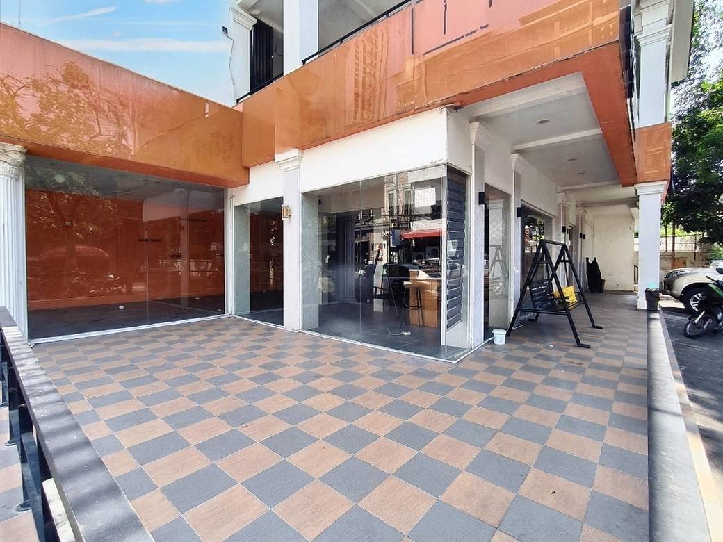 Villa À louer de 1,080 m² habitables à Boeng Keng Kang