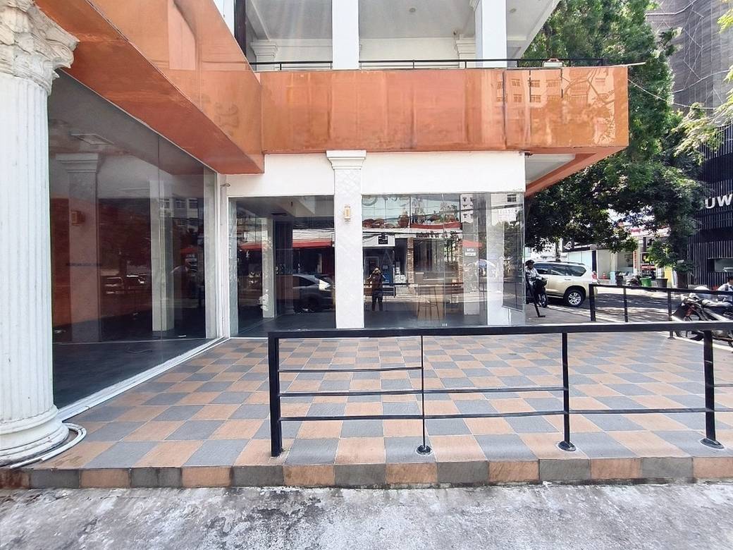 $6,800 Villa