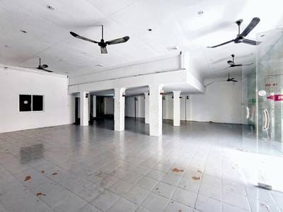 CommercialShophouse Na wynajem w Boeng Keng Kang $1,800