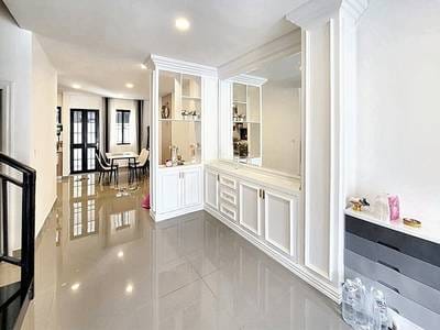 Chroy Changvar联排住宅出售，位于Chroy Changvar
