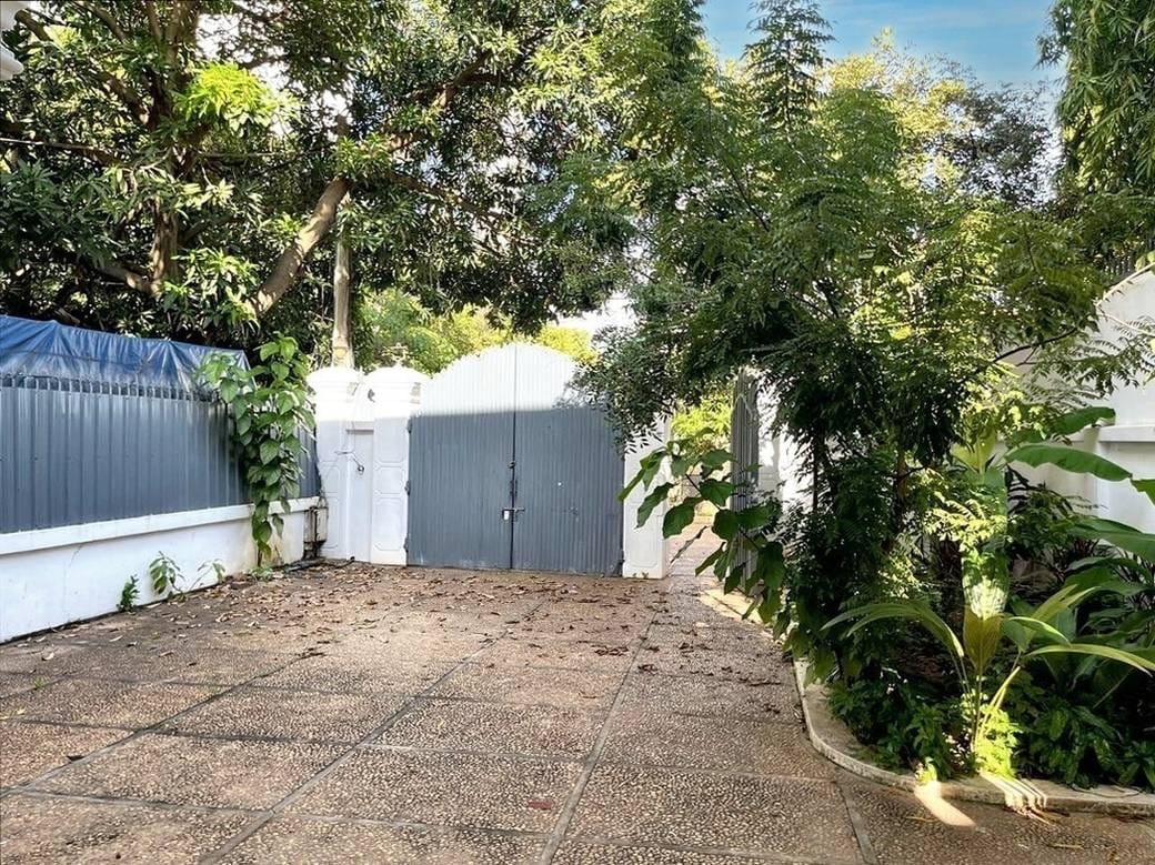 $2,500 Vila