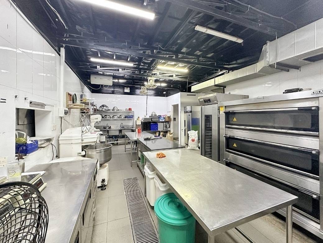 432平方米土地面积的CommercialShophouse出租，价格$4,000
